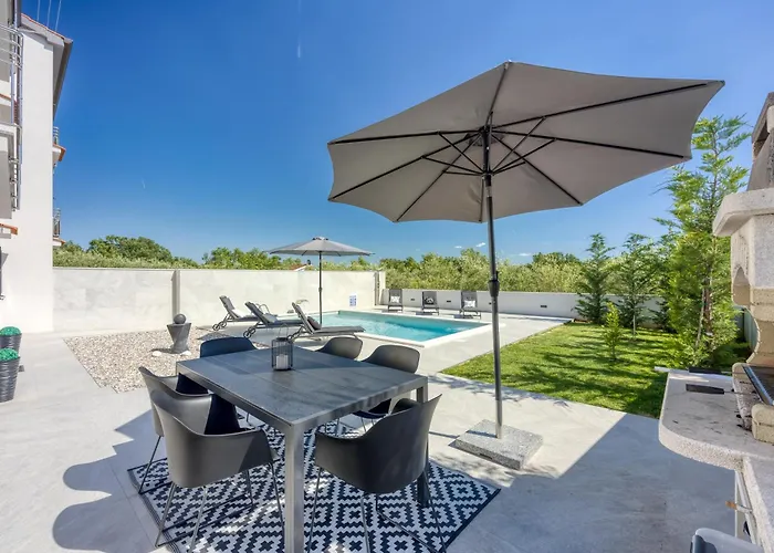 Apartment Luana With Private Pool