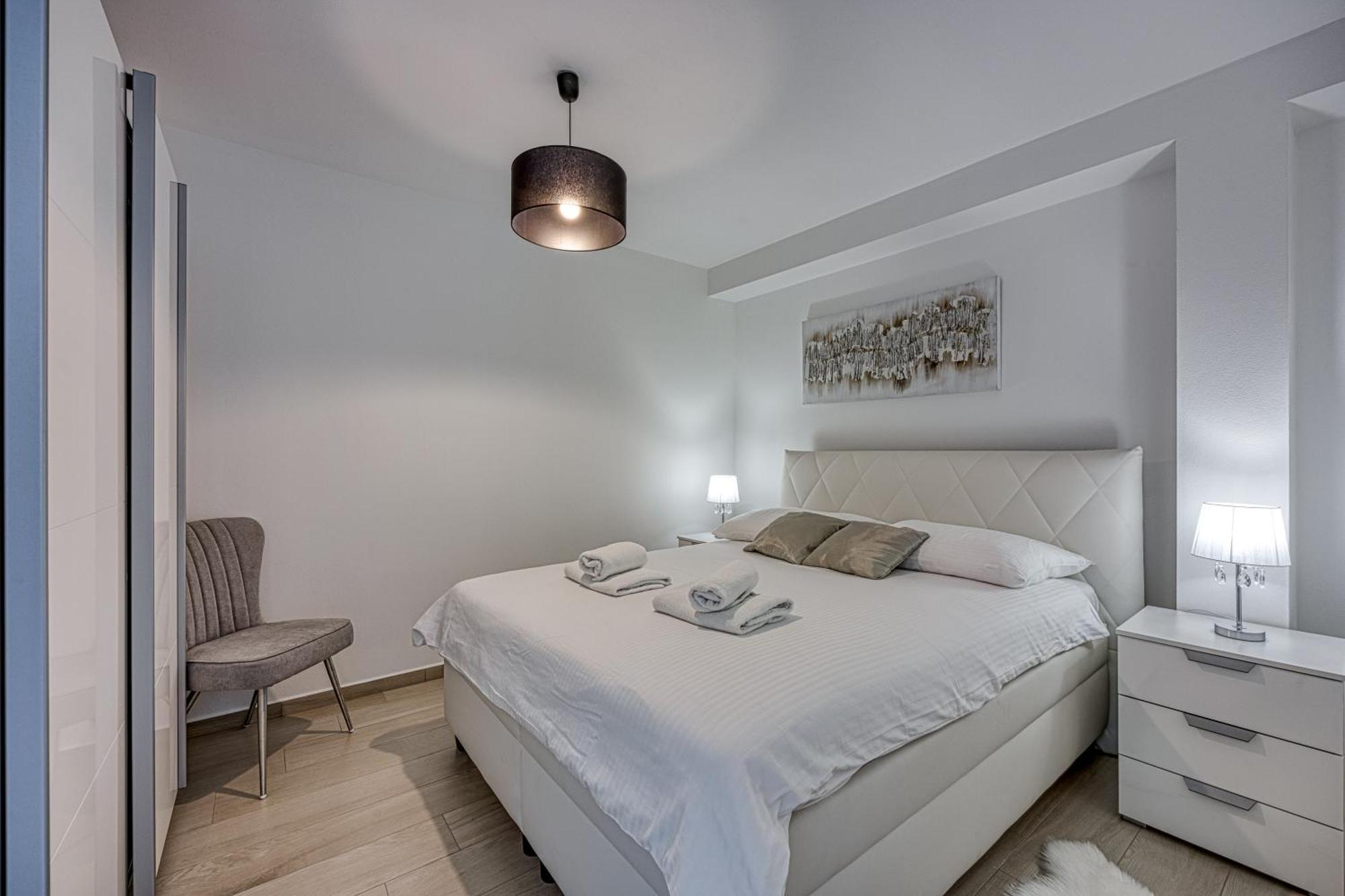 Luana With Private Pool Apartment Poreč