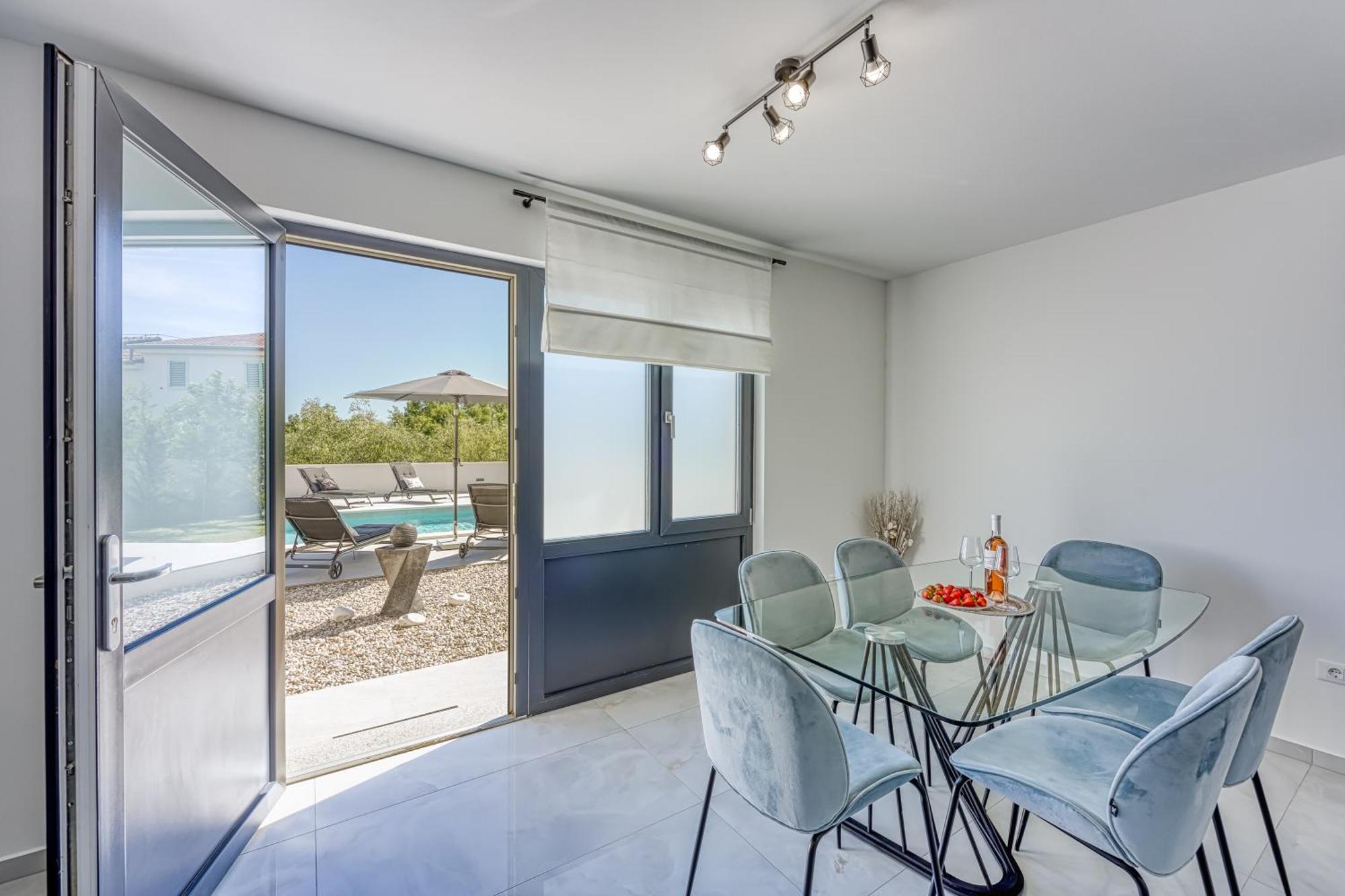 Luana With Private Pool Apartment