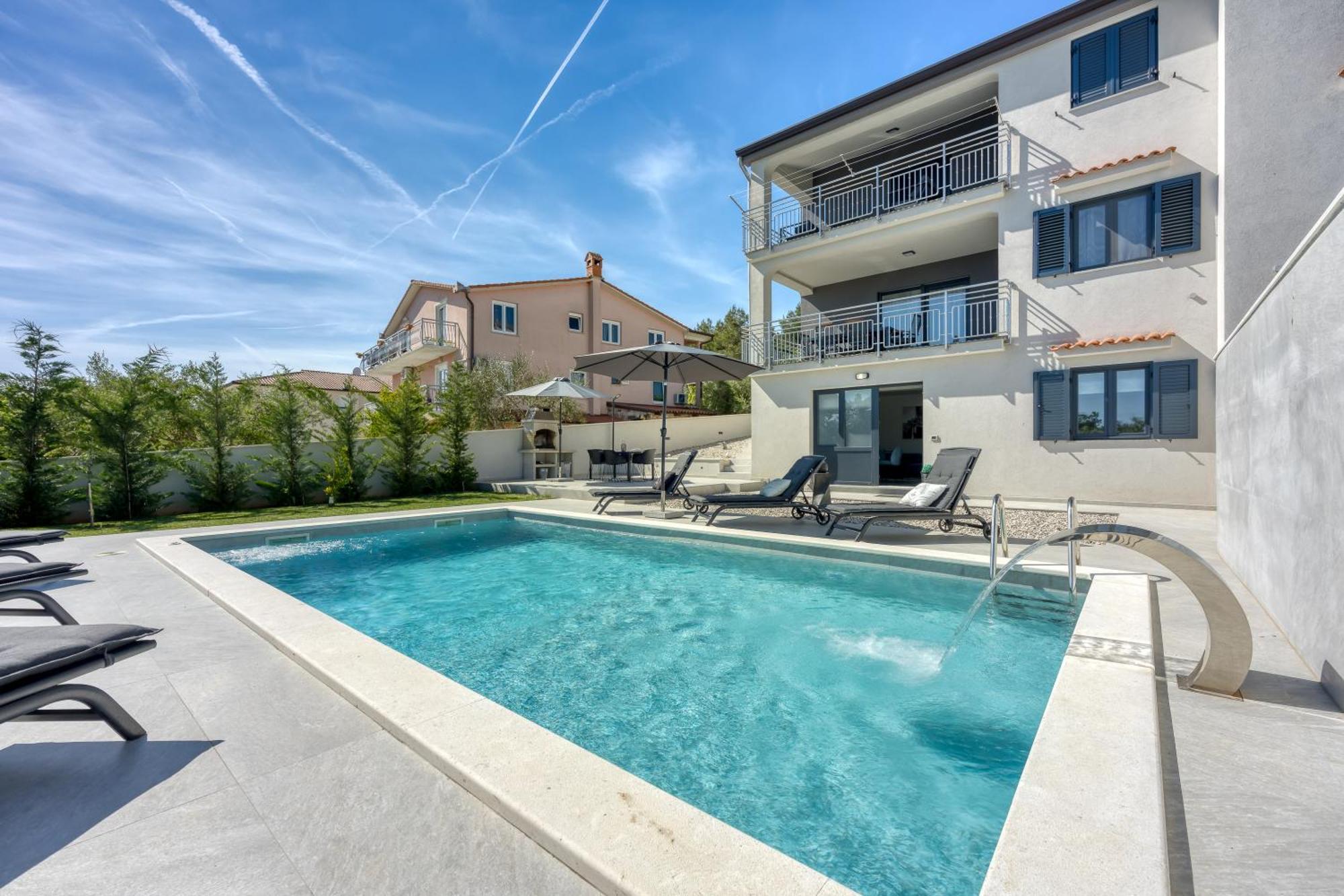 Luana With Private Pool